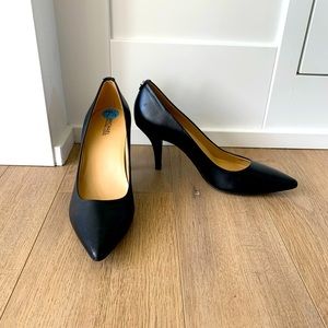 Michael Kors Women’s 7.5 Black Pumps